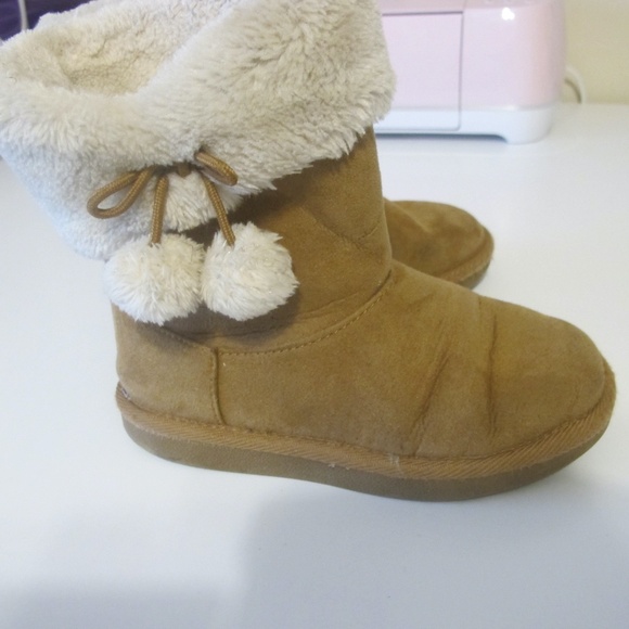 Thereabouts Girl's Brown Boots with Pom Pom Cherry Bow Detail Size 13 GUC - Picture 1 of 4